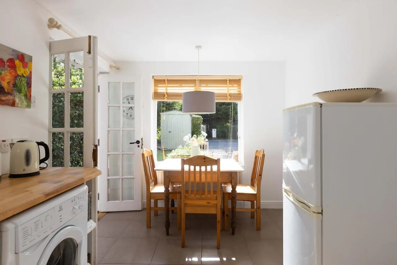 Beersbridge Cottage Near Titanic Centre & Airport Belfast 0*,