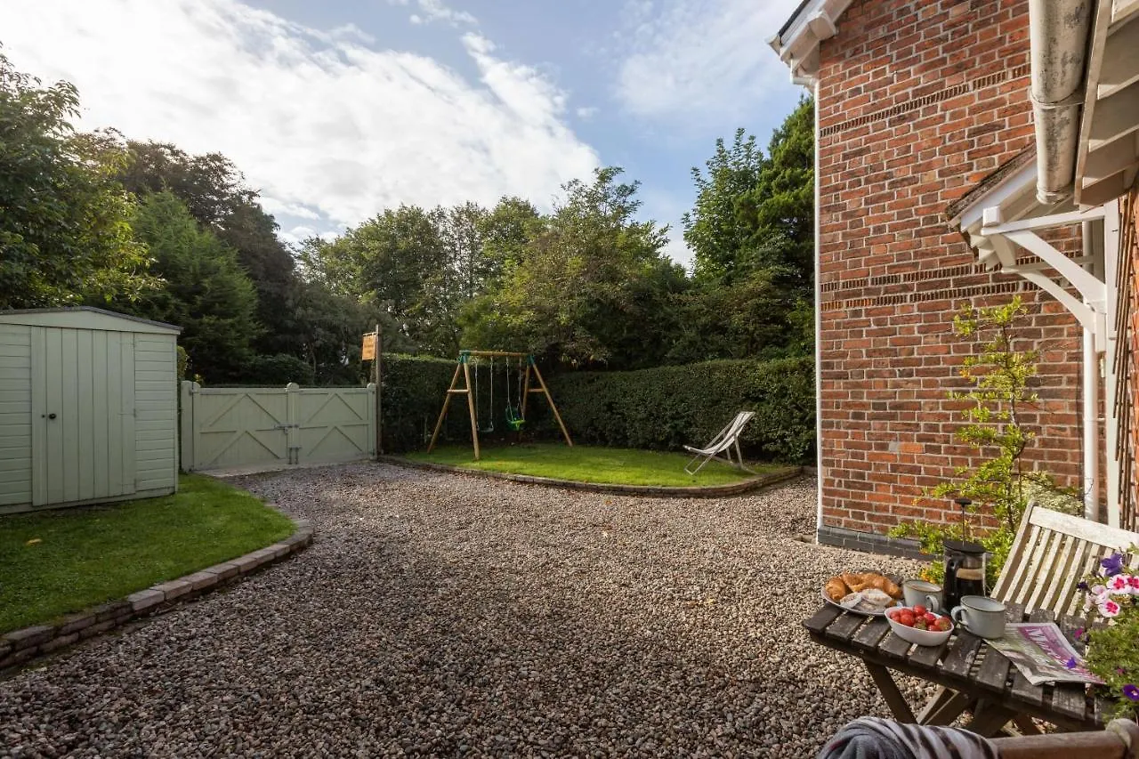 Beersbridge Cottage Near Titanic Centre & Airport Belfast